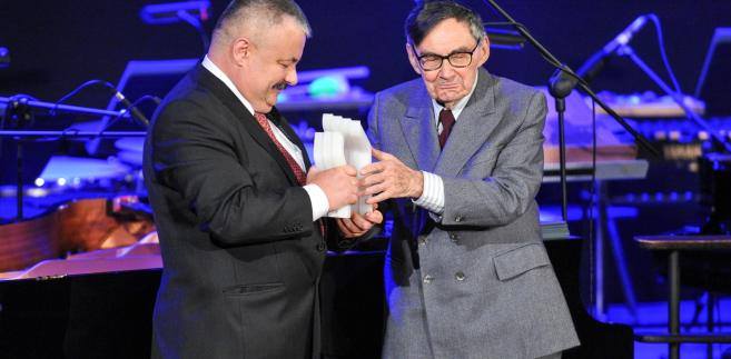 Jacek Koszczan receiving his award from the Polin Museum for his work on Jewish heritage in Dukla, October 21, 2016. Photo by Janusz Czamarski