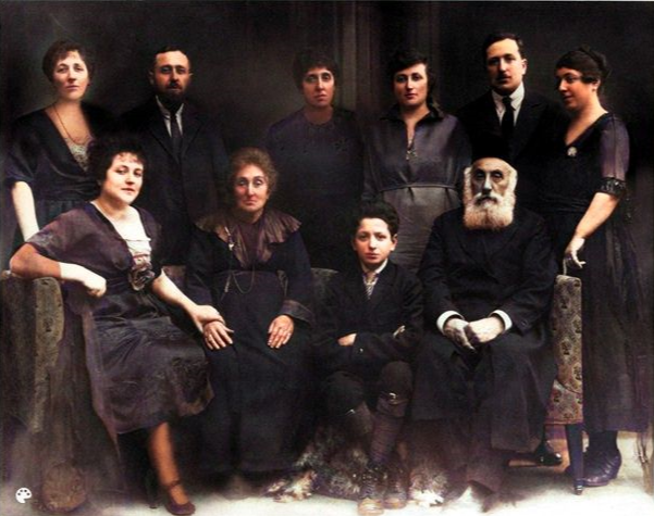 1916BabiasFamily_color